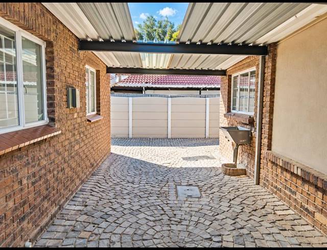 1 BEDROOM PROPERTY TO RENT IN LODEYKO
